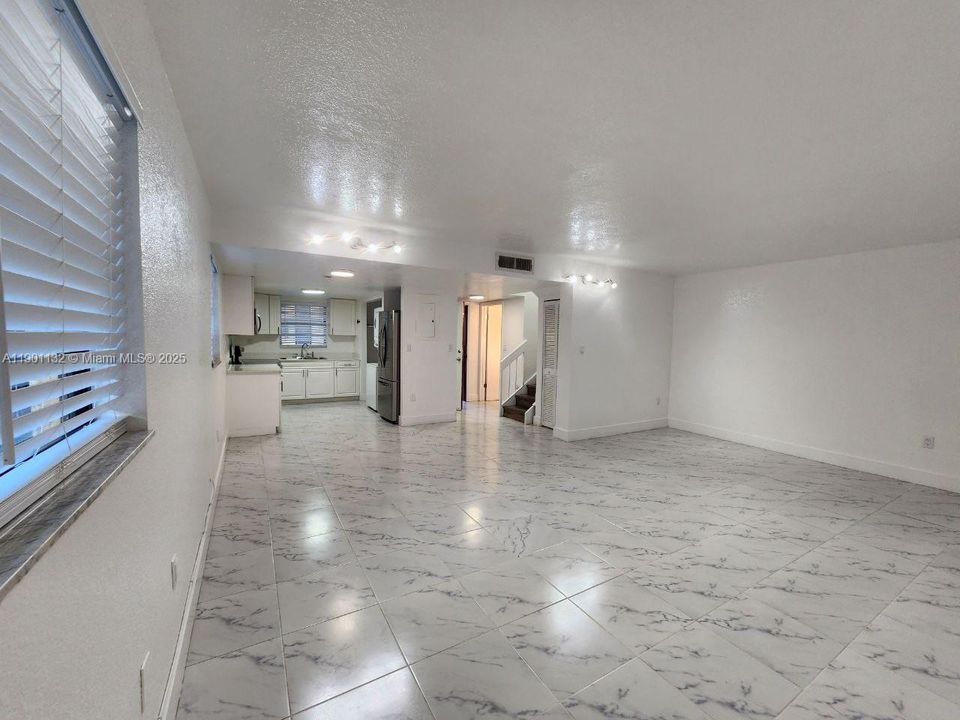 For Rent: $2,749 (3 beds, 2 baths, 1337 Square Feet)