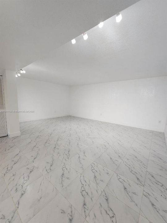 For Rent: $2,749 (3 beds, 2 baths, 1337 Square Feet)