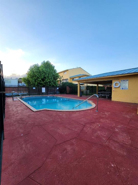 For Rent: $2,749 (3 beds, 2 baths, 1337 Square Feet)