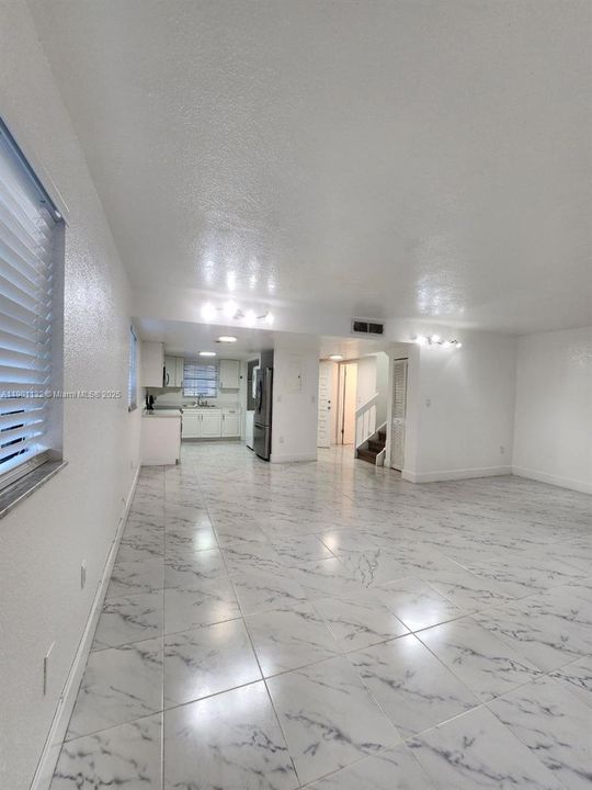 For Rent: $2,749 (3 beds, 2 baths, 1337 Square Feet)