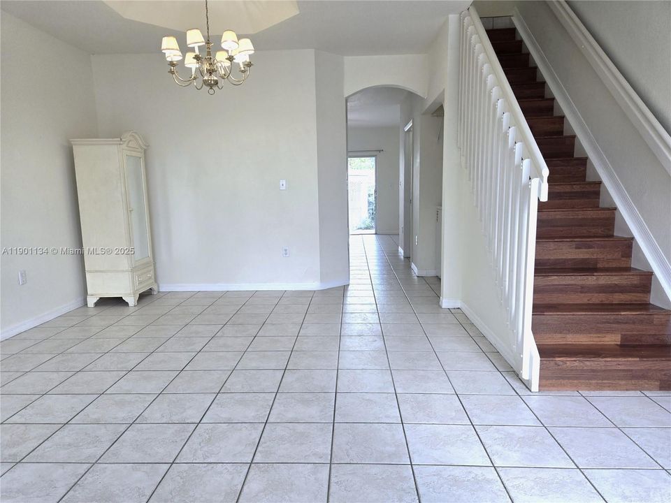 Recently Rented: $2,700 (3 beds, 2 baths, 1500 Square Feet)