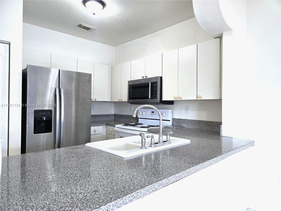 Recently Rented: $2,700 (3 beds, 2 baths, 1500 Square Feet)