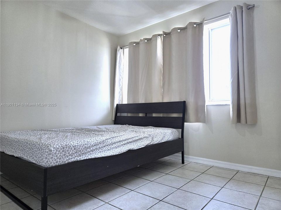 Recently Rented: $2,700 (3 beds, 2 baths, 1500 Square Feet)