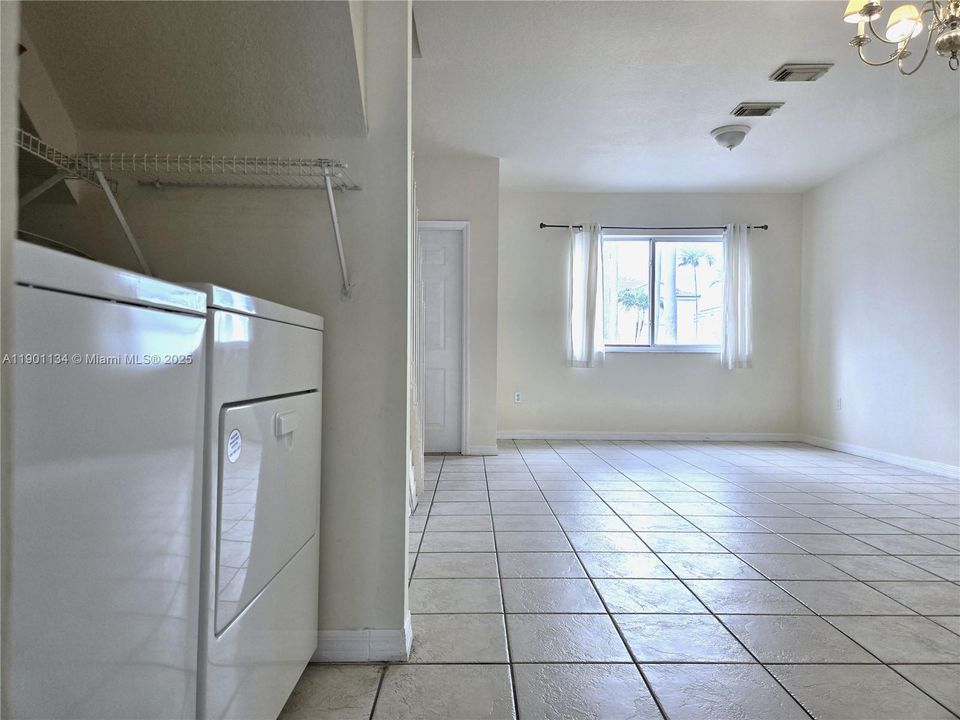 Recently Rented: $2,700 (3 beds, 2 baths, 1500 Square Feet)