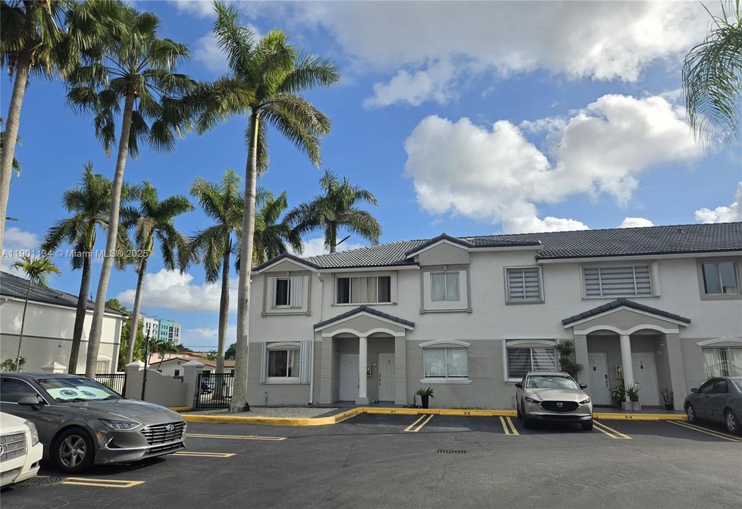 Recently Rented: $2,700 (3 beds, 2 baths, 1500 Square Feet)