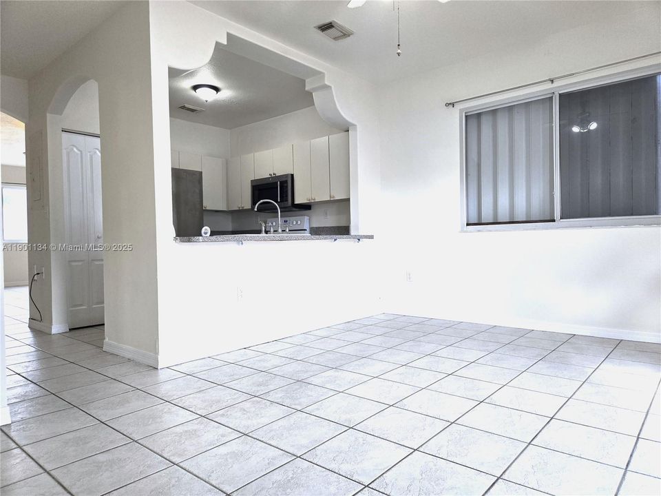 Recently Rented: $2,700 (3 beds, 2 baths, 1500 Square Feet)