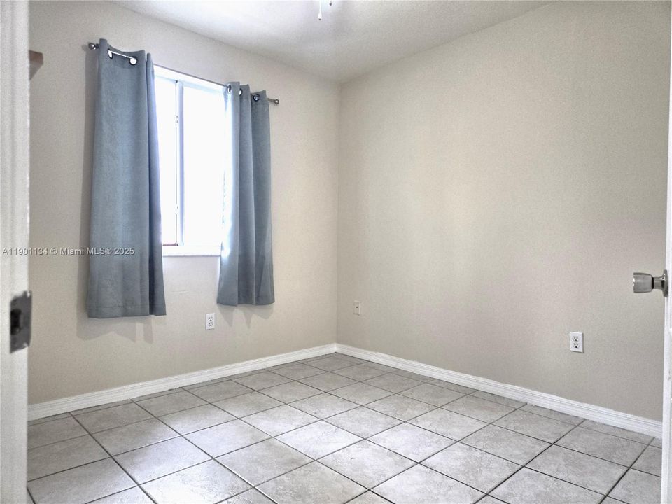 Recently Rented: $2,700 (3 beds, 2 baths, 1500 Square Feet)