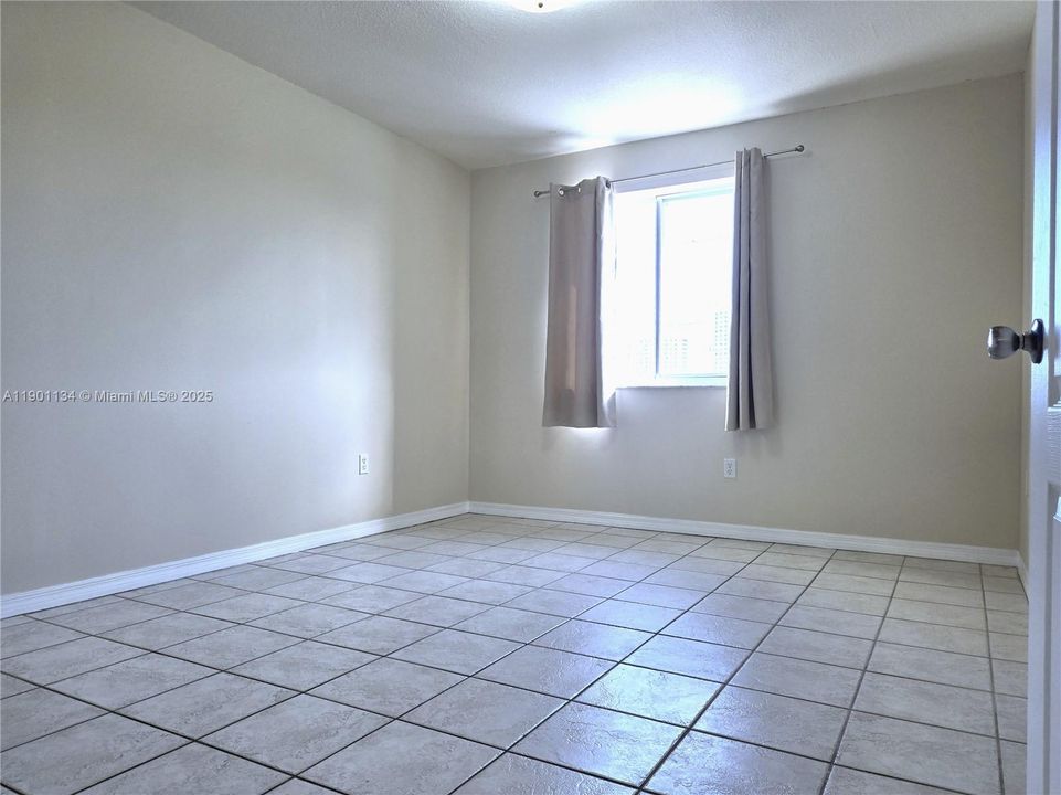 Recently Rented: $2,700 (3 beds, 2 baths, 1500 Square Feet)