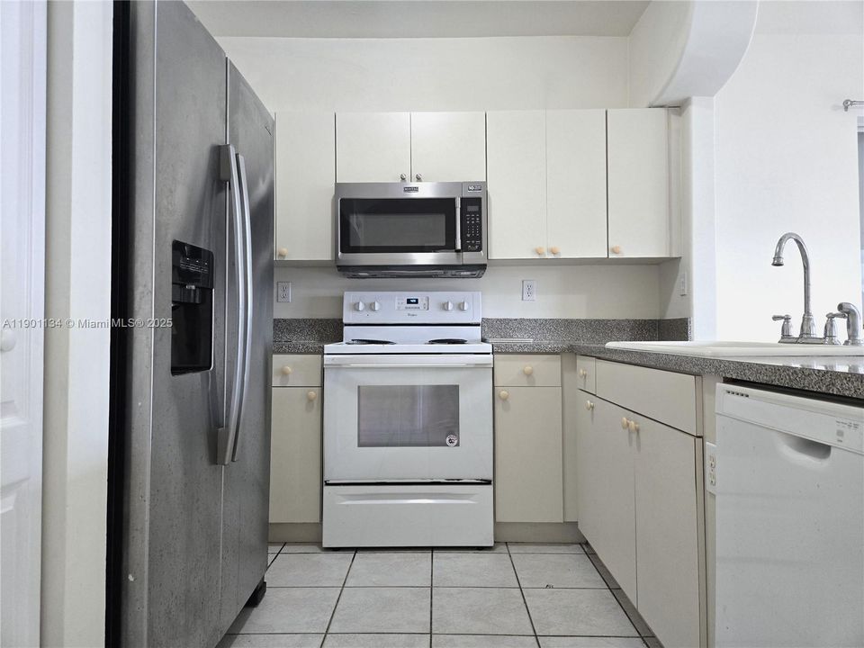 Recently Rented: $2,700 (3 beds, 2 baths, 1500 Square Feet)