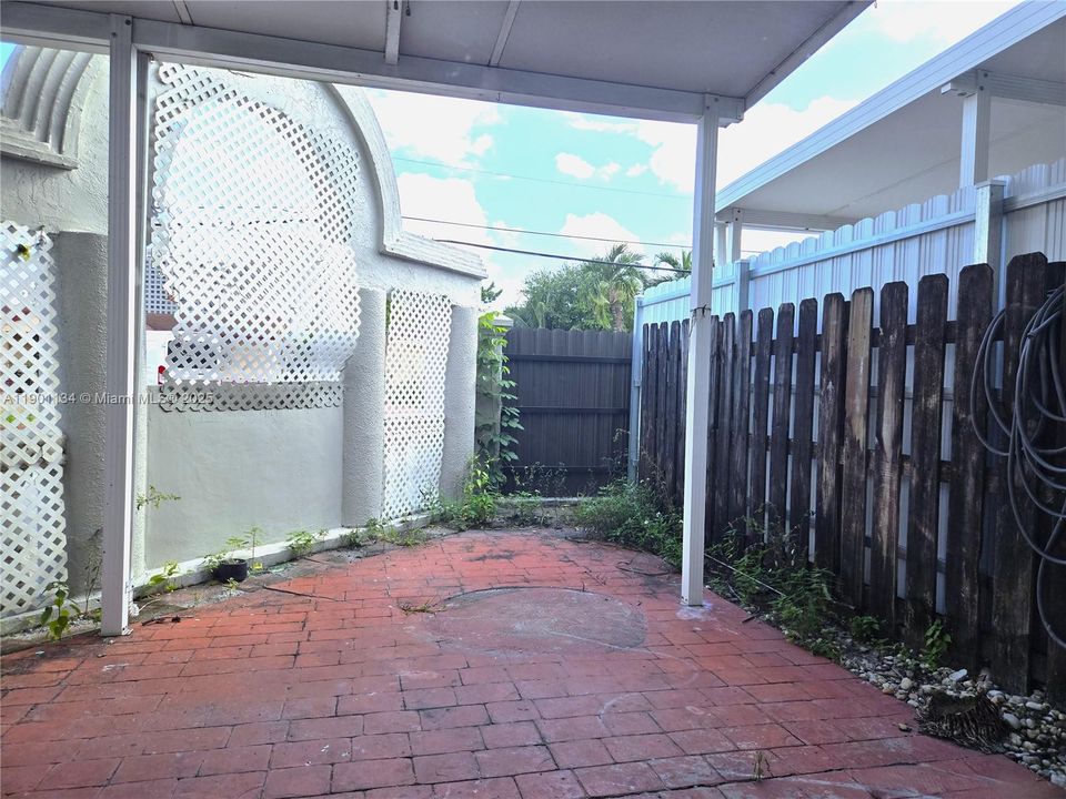 Recently Rented: $2,700 (3 beds, 2 baths, 1500 Square Feet)