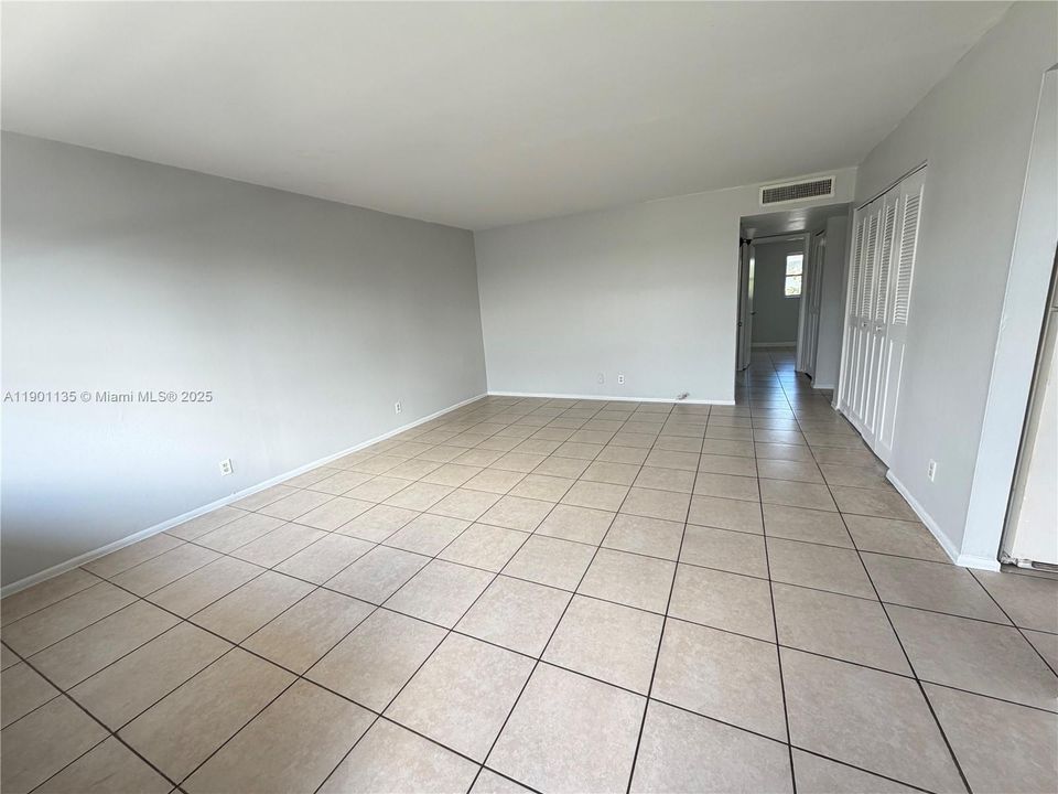 For Rent: $1,850 (2 beds, 1 baths, 770 Square Feet)