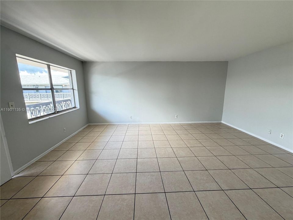 For Rent: $1,850 (2 beds, 1 baths, 770 Square Feet)