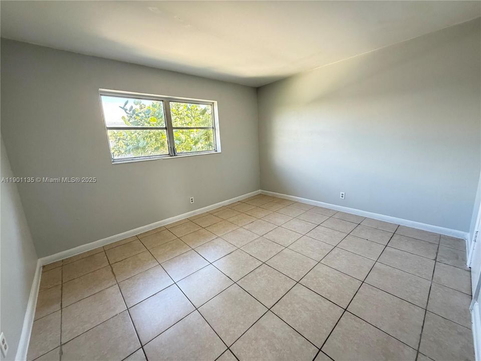 For Rent: $1,850 (2 beds, 1 baths, 770 Square Feet)