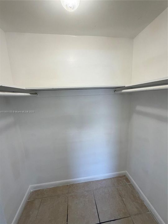 For Rent: $1,850 (2 beds, 1 baths, 770 Square Feet)
