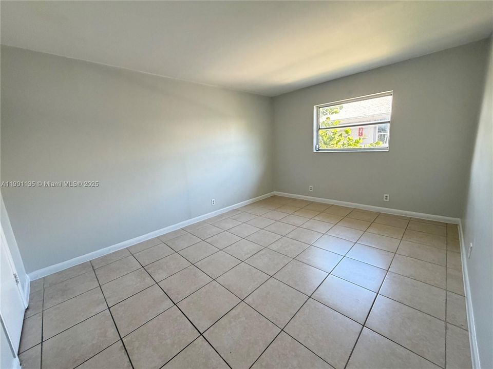 For Rent: $1,850 (2 beds, 1 baths, 770 Square Feet)