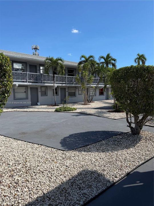 For Rent: $1,850 (2 beds, 1 baths, 770 Square Feet)