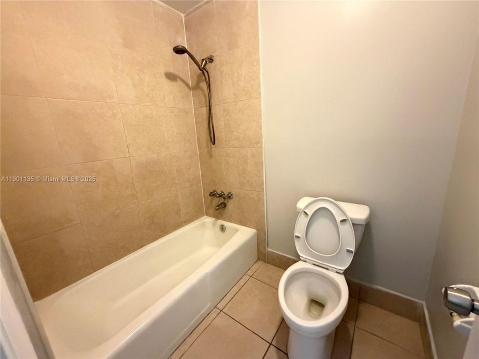 For Rent: $1,850 (2 beds, 1 baths, 770 Square Feet)
