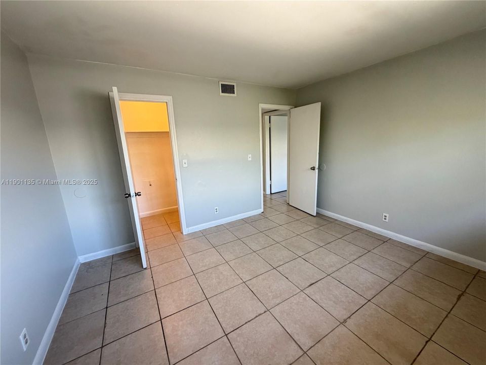 For Rent: $1,850 (2 beds, 1 baths, 770 Square Feet)
