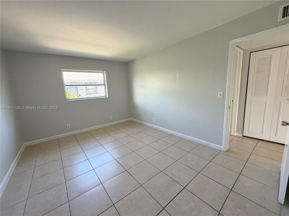 For Rent: $1,850 (2 beds, 1 baths, 770 Square Feet)