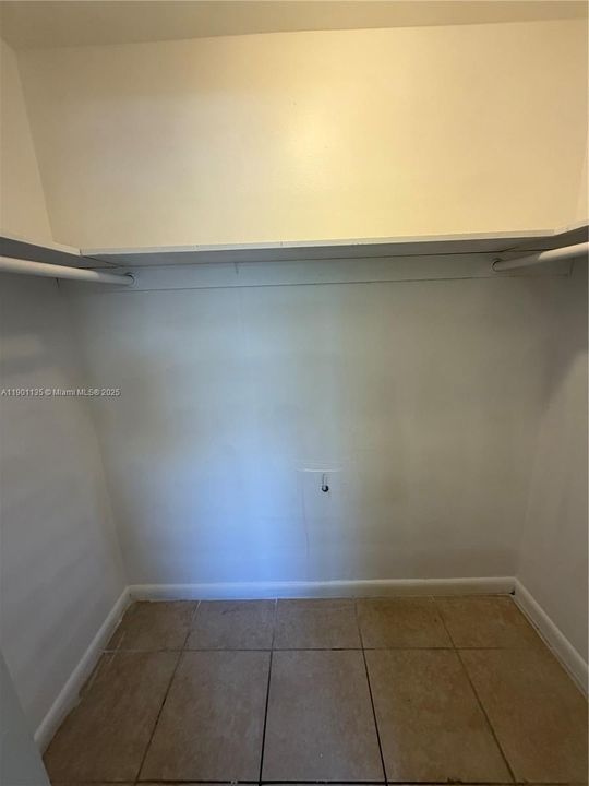 For Rent: $1,850 (2 beds, 1 baths, 770 Square Feet)