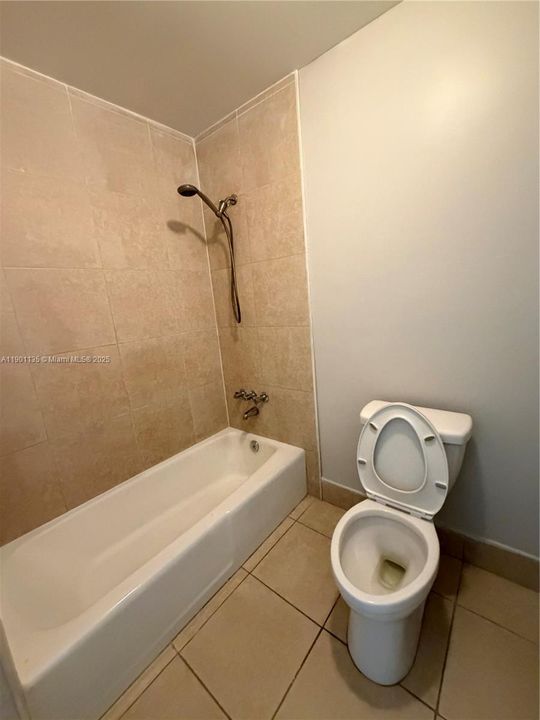 For Rent: $1,850 (2 beds, 1 baths, 770 Square Feet)