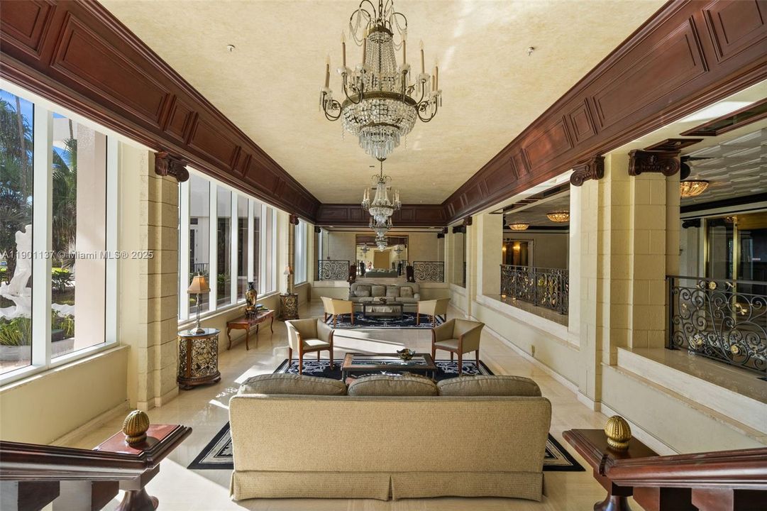 For Sale: $395,000 (1 beds, 1 baths, 896 Square Feet)