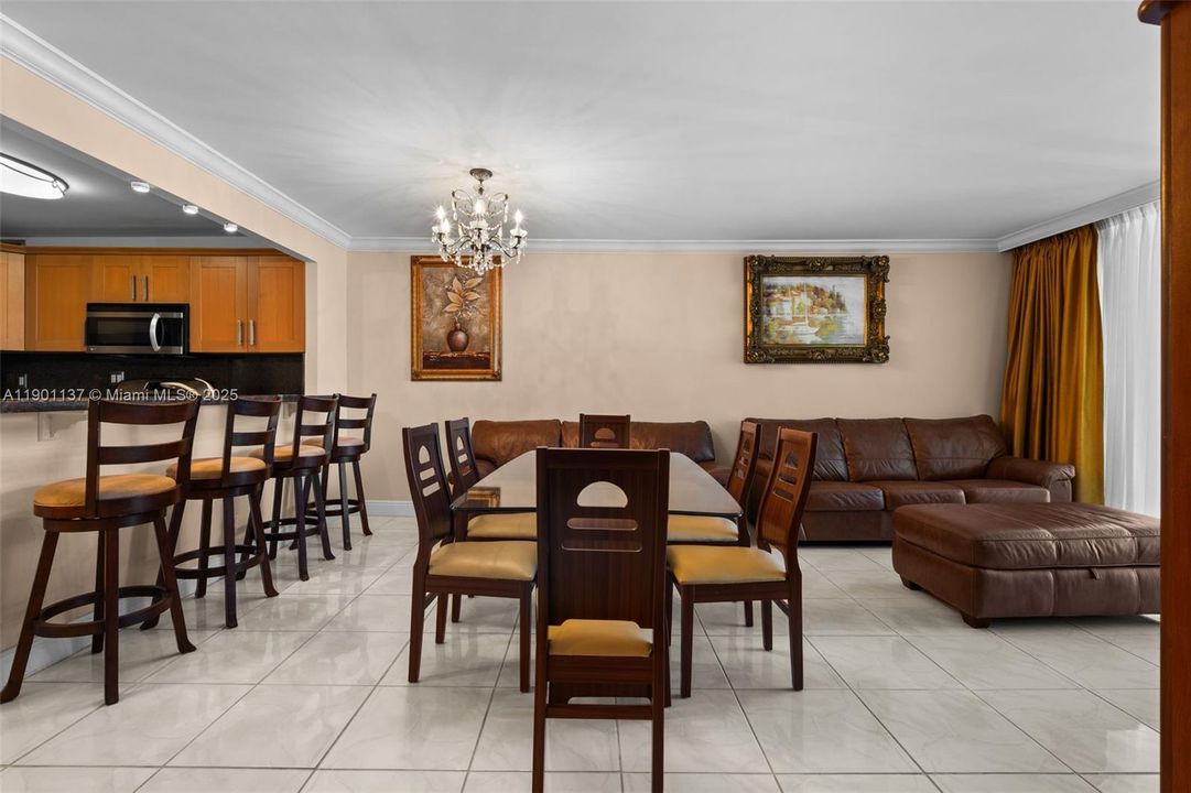 For Sale: $395,000 (1 beds, 1 baths, 896 Square Feet)