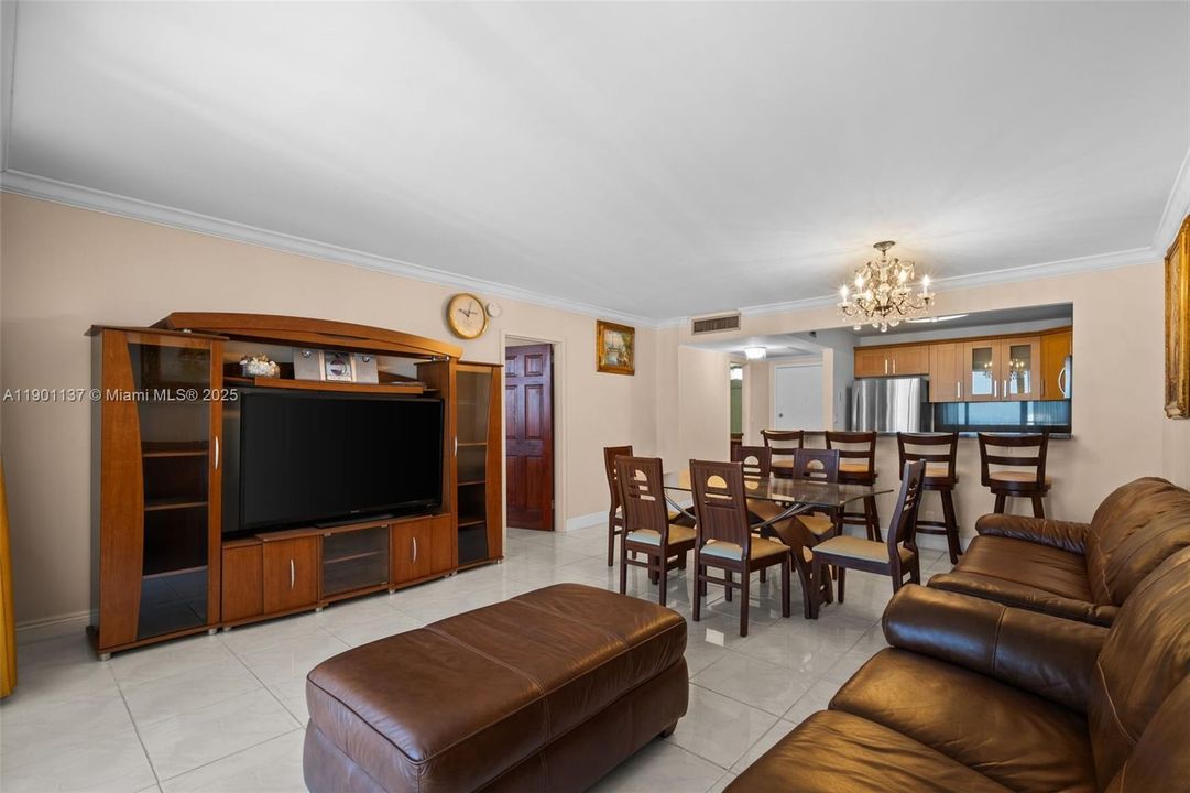 For Sale: $395,000 (1 beds, 1 baths, 896 Square Feet)