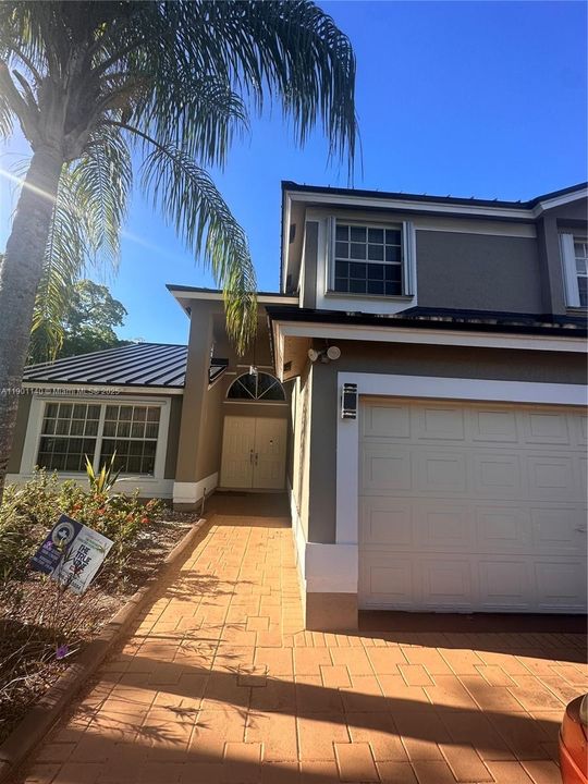 En Renta: $925 (1 camas, 1 baños, 2672 Pies cuadrados)