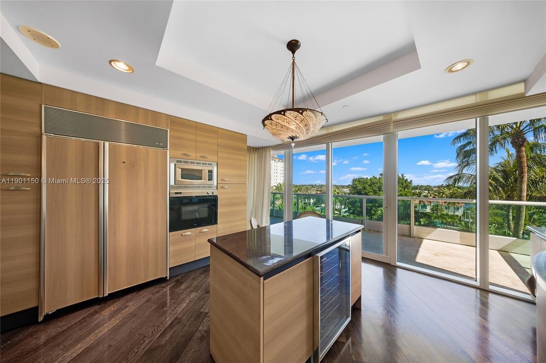 For Sale: $1,700,000 (2 beds, 3 baths, 2390 Square Feet)