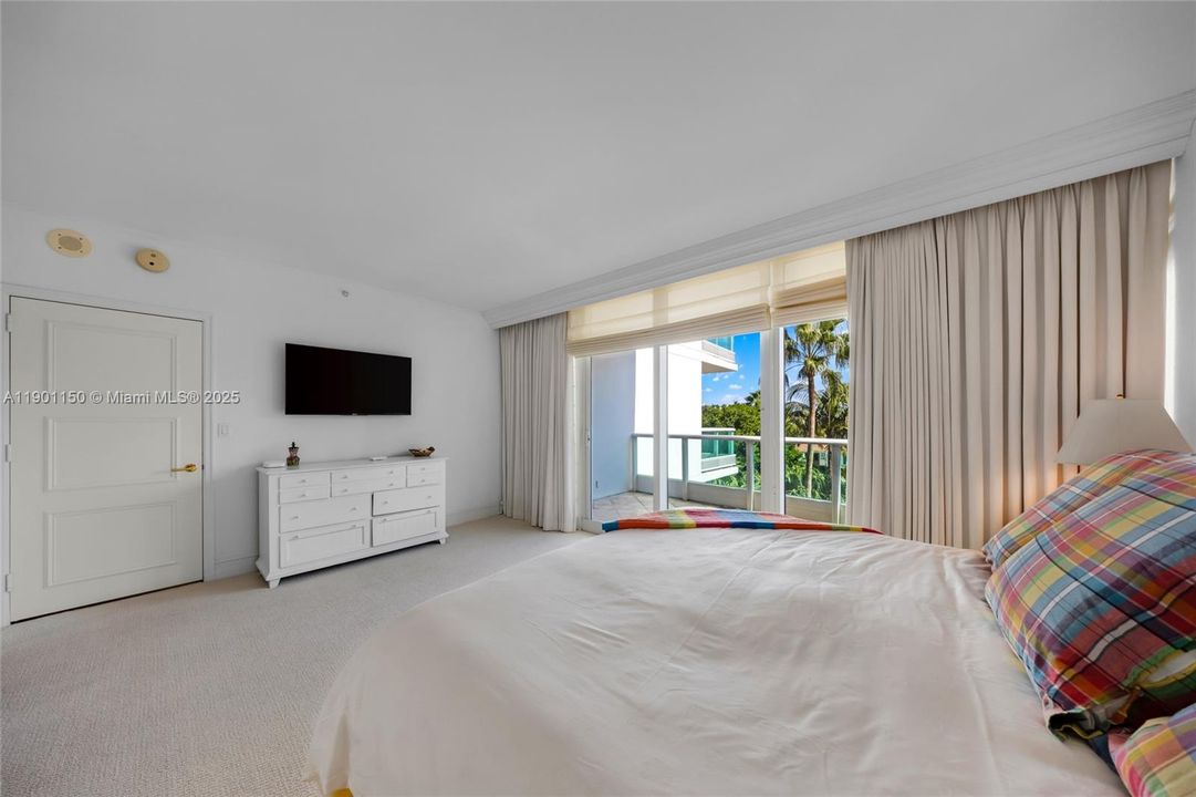 For Sale: $1,700,000 (2 beds, 3 baths, 2390 Square Feet)