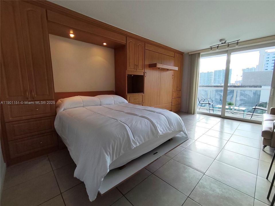 For Rent: $2,000 (0 beds, 1 baths, 360 Square Feet)