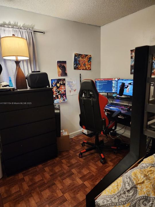 For Rent: $2,300 (3 beds, 2 baths, 973 Square Feet)