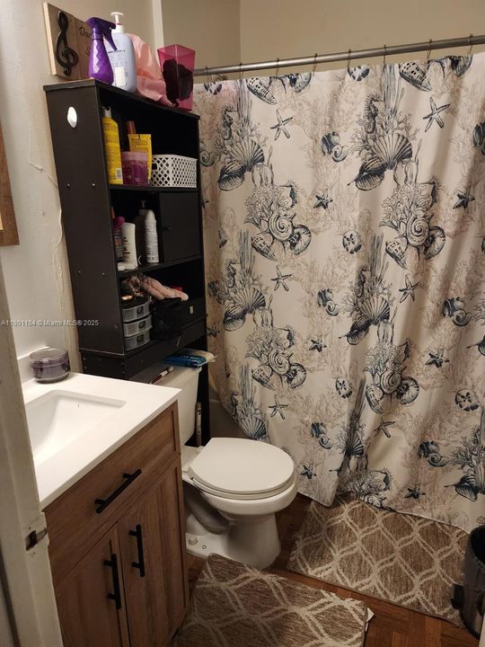 For Rent: $2,300 (3 beds, 2 baths, 973 Square Feet)