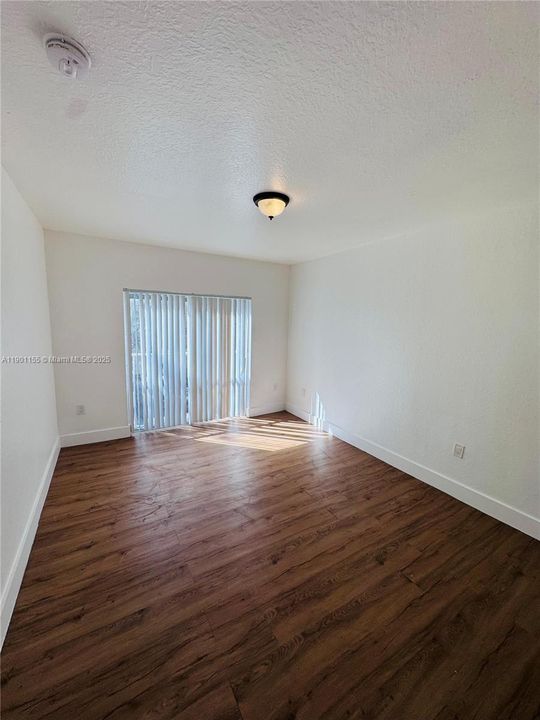 For Rent: $2,300 (3 beds, 2 baths, 1527 Square Feet)