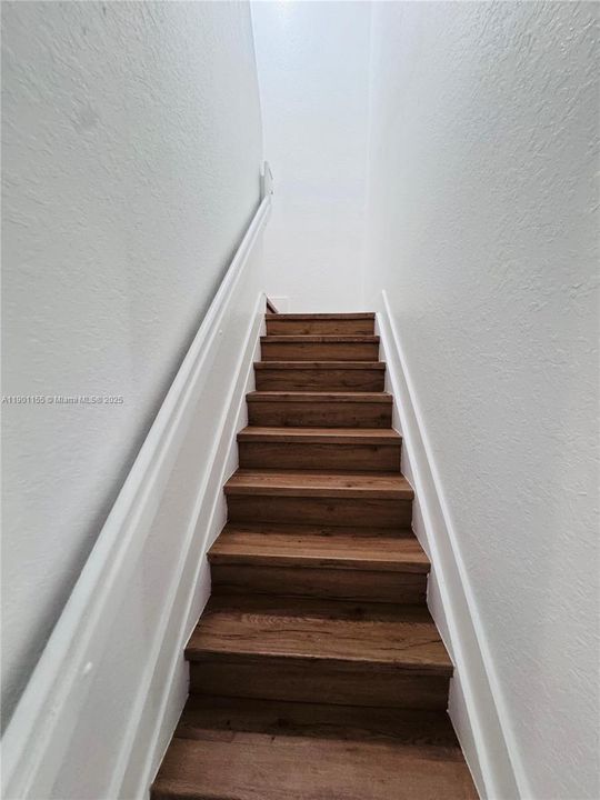 For Rent: $2,300 (3 beds, 2 baths, 1527 Square Feet)