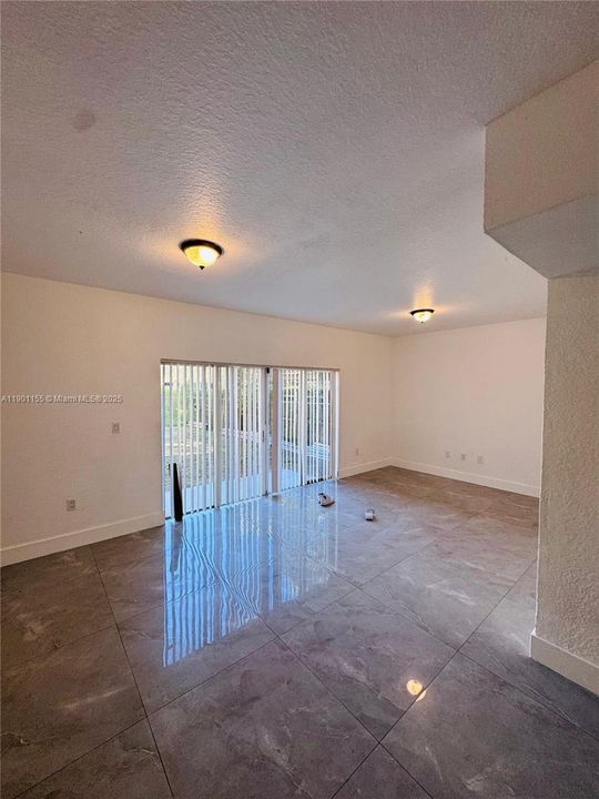 For Rent: $2,300 (3 beds, 2 baths, 1527 Square Feet)