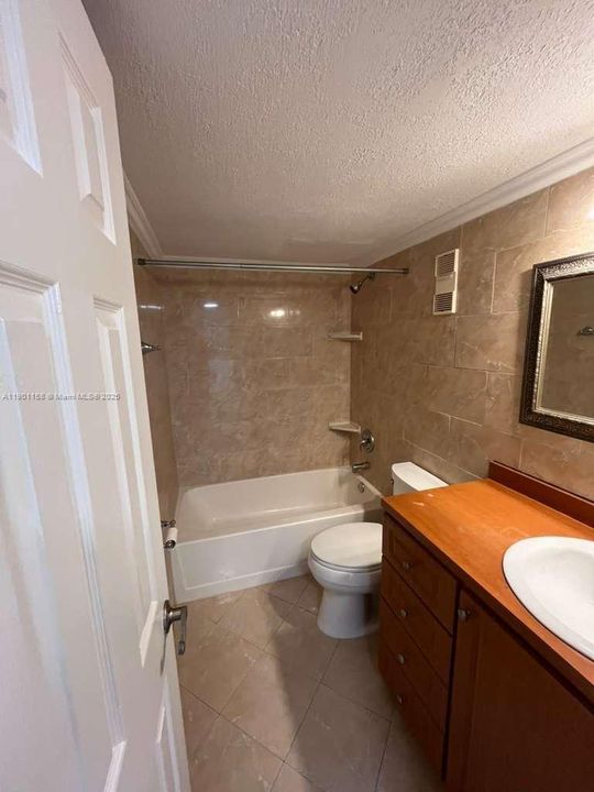 For Rent: $2,180 (2 beds, 2 baths, 832 Square Feet)