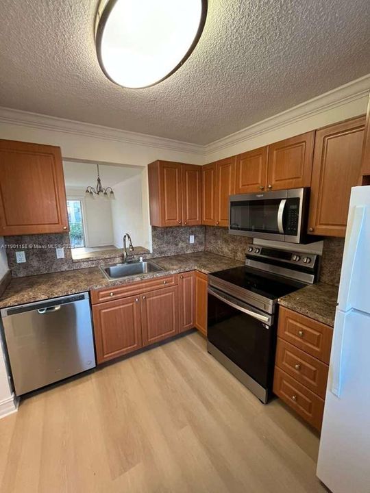 For Rent: $2,180 (2 beds, 2 baths, 832 Square Feet)