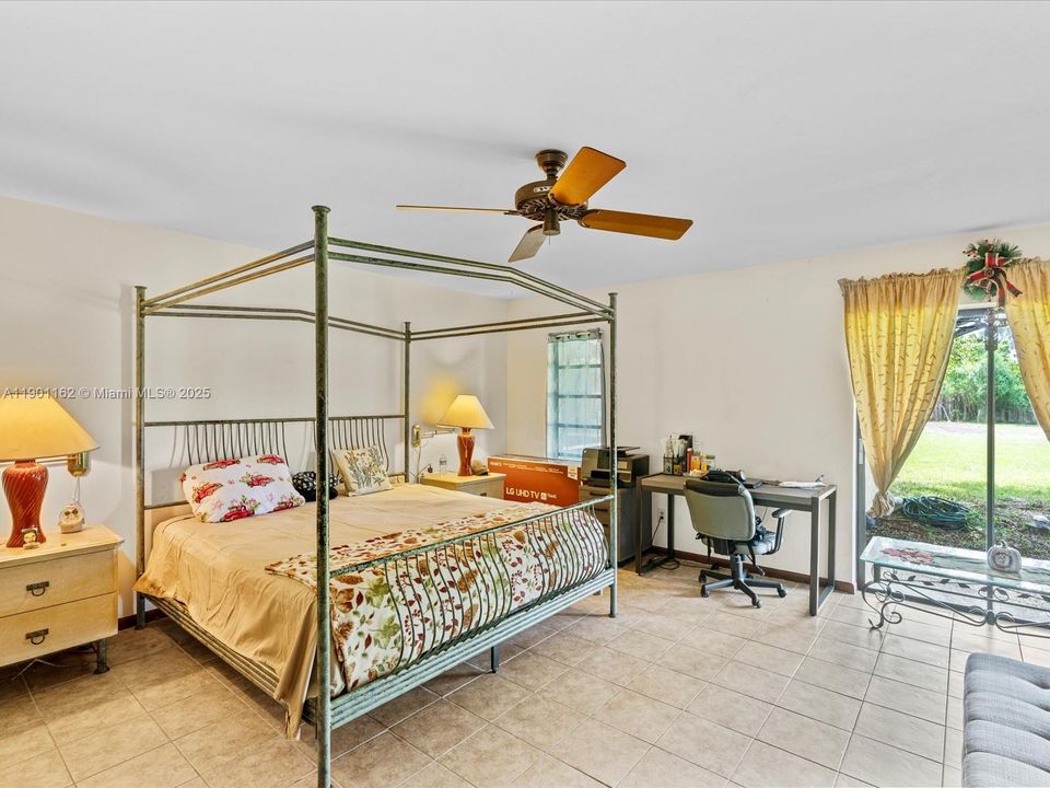 Activo con contrato: $665,000 (3 camas, 2 baños, 1818 Pies cuadrados)