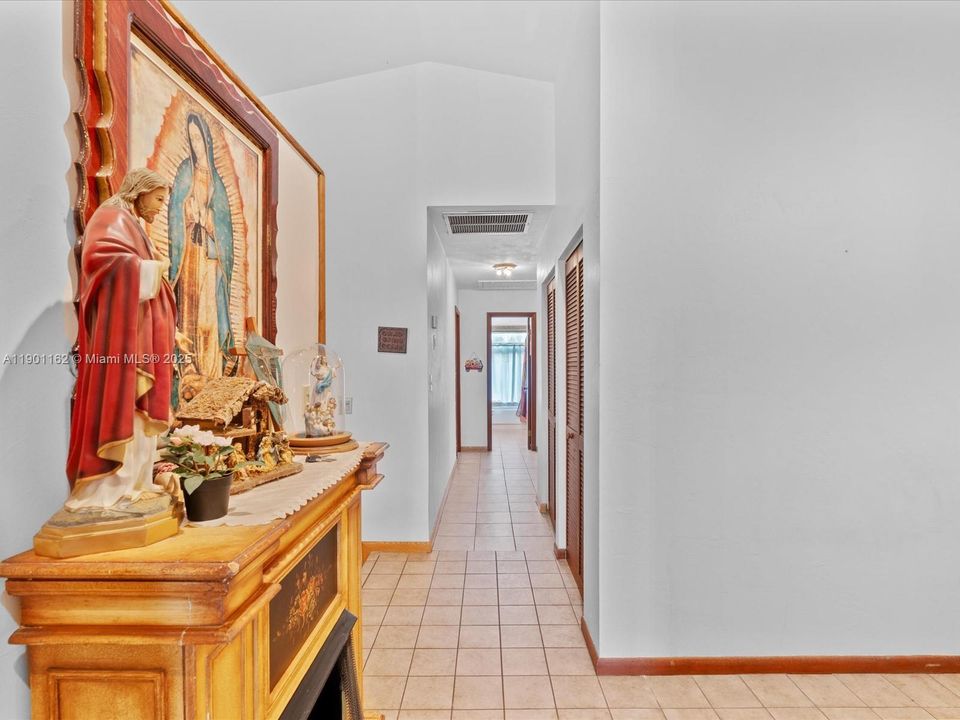 Activo con contrato: $665,000 (3 camas, 2 baños, 1818 Pies cuadrados)