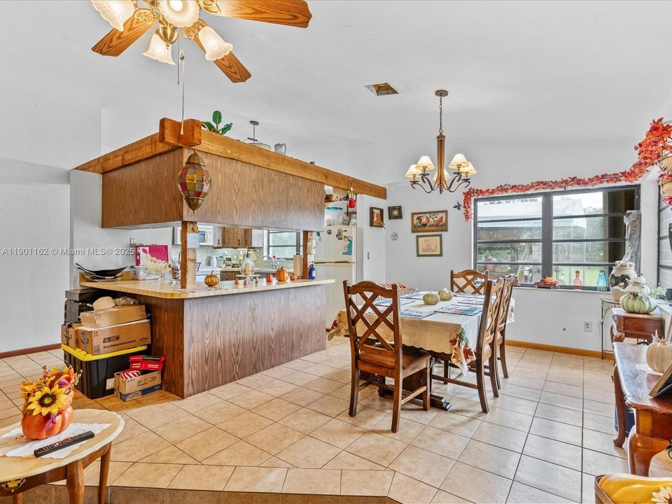 Activo con contrato: $665,000 (3 camas, 2 baños, 1818 Pies cuadrados)