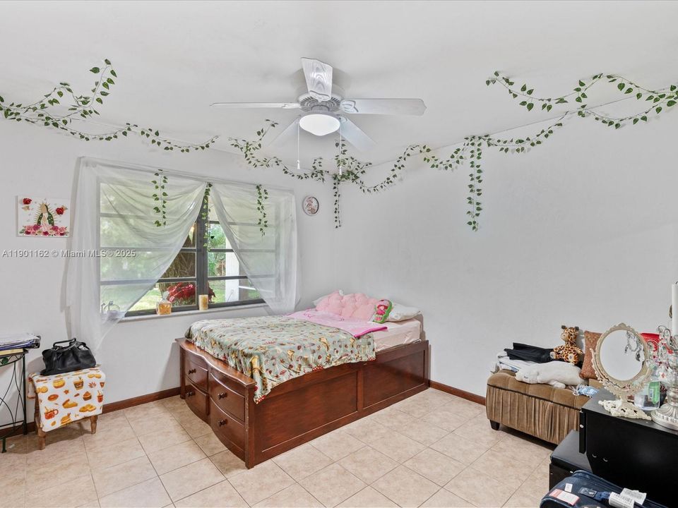 Activo con contrato: $665,000 (3 camas, 2 baños, 1818 Pies cuadrados)