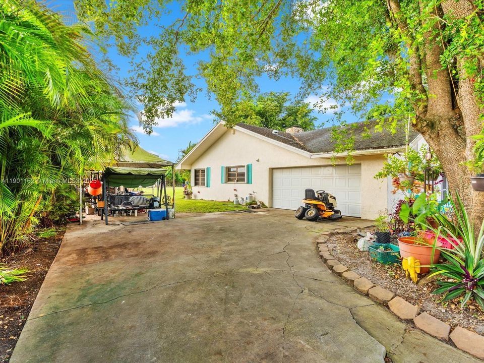 Activo con contrato: $665,000 (3 camas, 2 baños, 1818 Pies cuadrados)