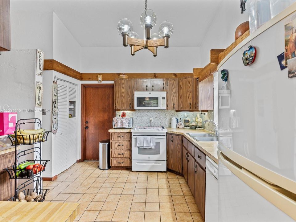 Activo con contrato: $665,000 (3 camas, 2 baños, 1818 Pies cuadrados)