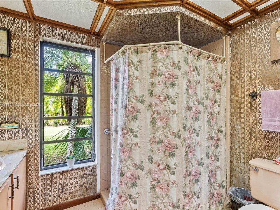 Activo con contrato: $665,000 (3 camas, 2 baños, 1818 Pies cuadrados)