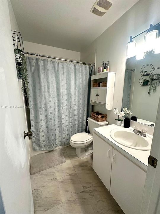 Active With Contract: $2,790 (3 beds, 2 baths, 1240 Square Feet)