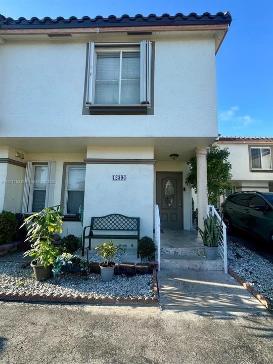 Active With Contract: $2,790 (3 beds, 2 baths, 1240 Square Feet)