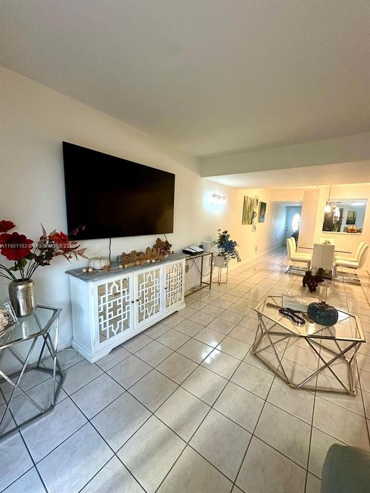 Active With Contract: $2,790 (3 beds, 2 baths, 1240 Square Feet)