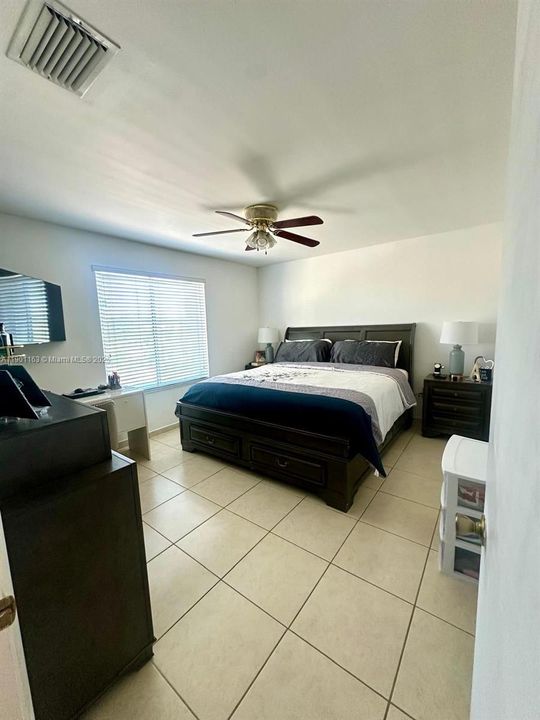 Active With Contract: $2,790 (3 beds, 2 baths, 1240 Square Feet)